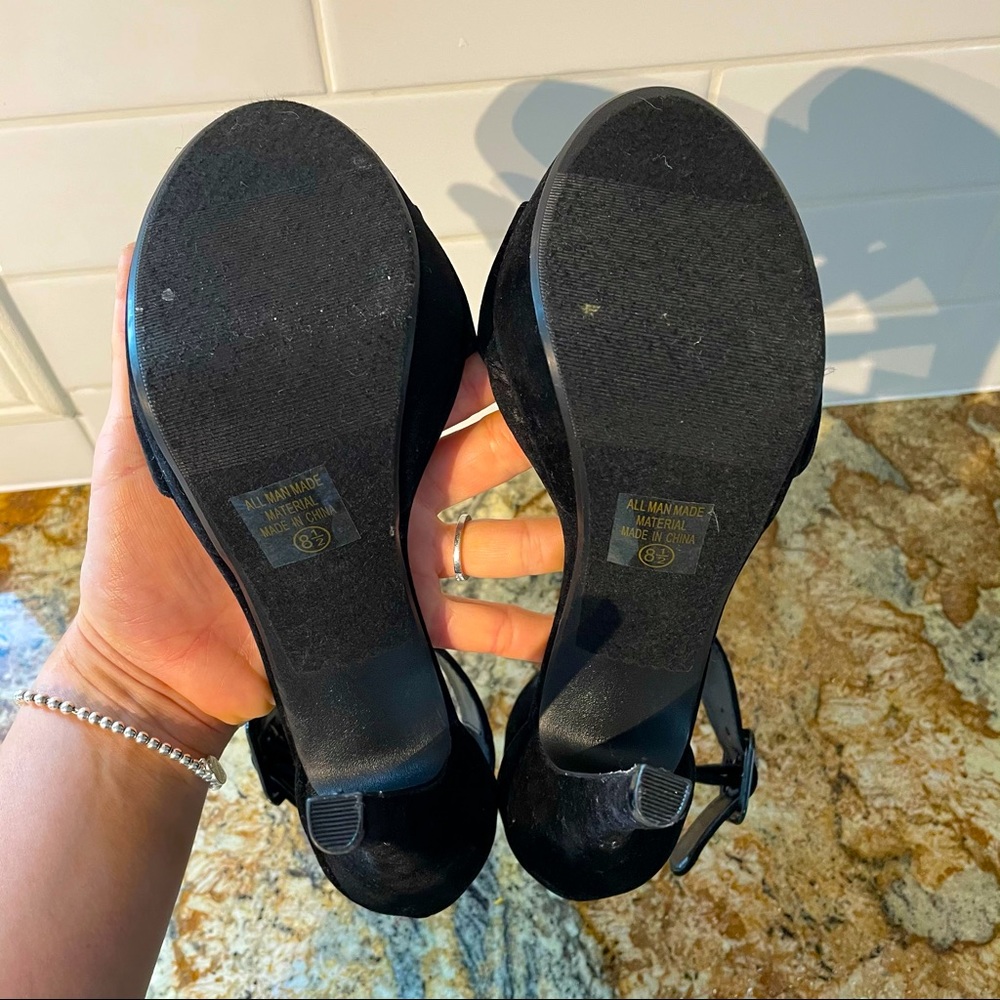 Heels - Picture 3 of 4